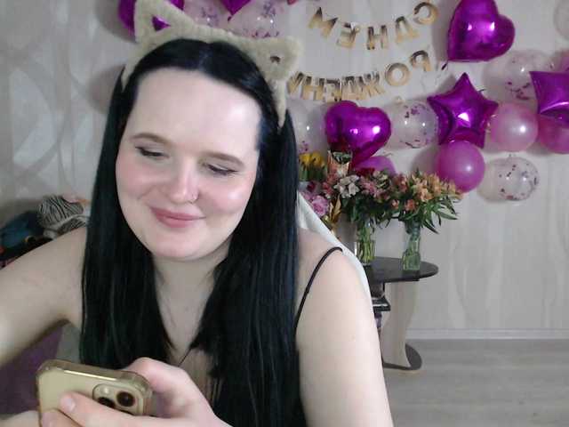 Lizzi-Peach's BongaCams show and profile