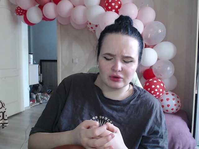 Lizzi-Peach's BongaCams show and profile