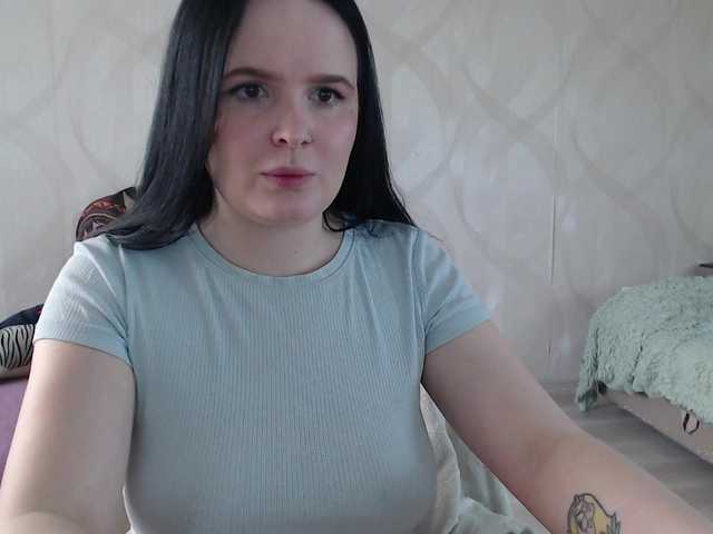 Lizzi-Peach's BongaCams show and profile