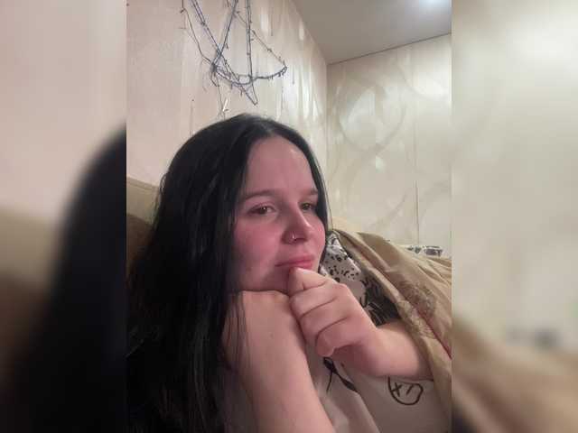 Lizzi-Peach's BongaCams show and profile