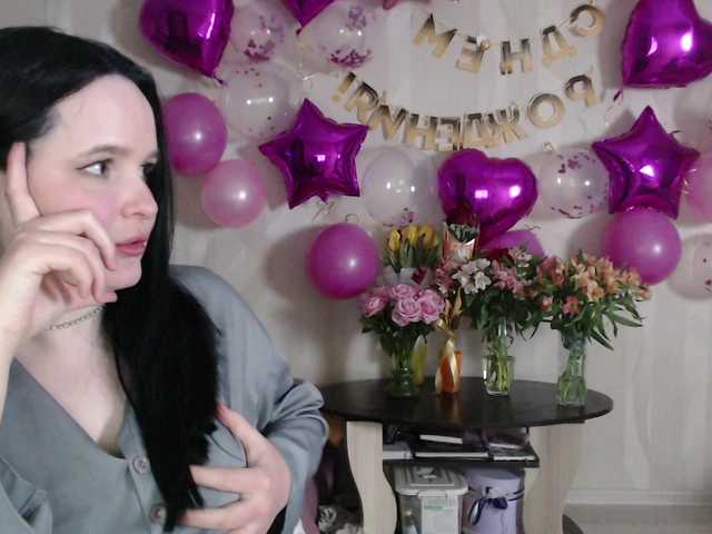 Lizzi-Peach's BongaCams show and profile