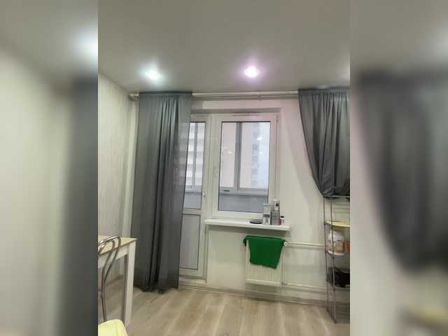 Lizzi-Peach's BongaCams show and profile