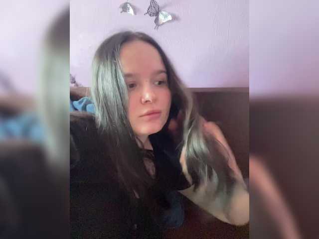 Lizzi-Peach's BongaCams show and profile