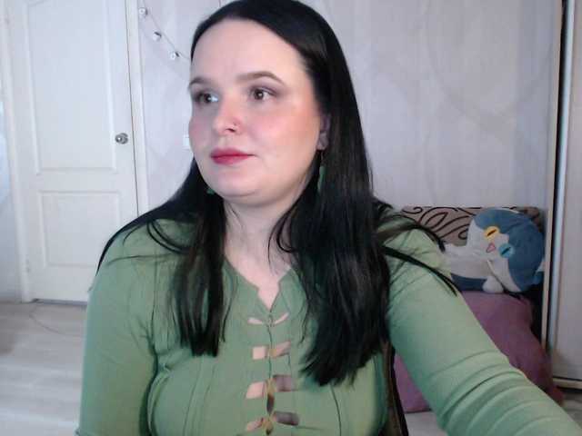 Lizzi-Peach's BongaCams show and profile