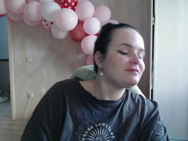 Lizzi-Peach's BongaCams show and profile