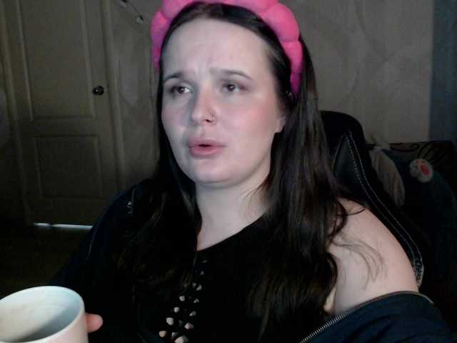 Lizzi-Peach's BongaCams show and profile