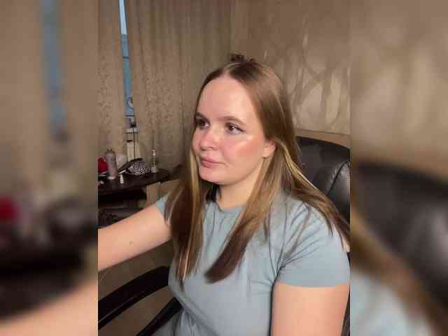 Lizzi-Peach webcam