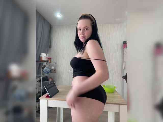 Lizzi-Peach Live Webcam on BongaCams