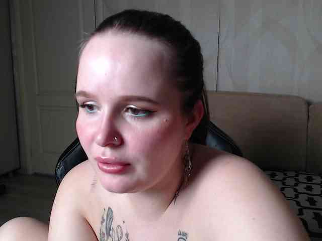 Lizzi-Peach webcam
