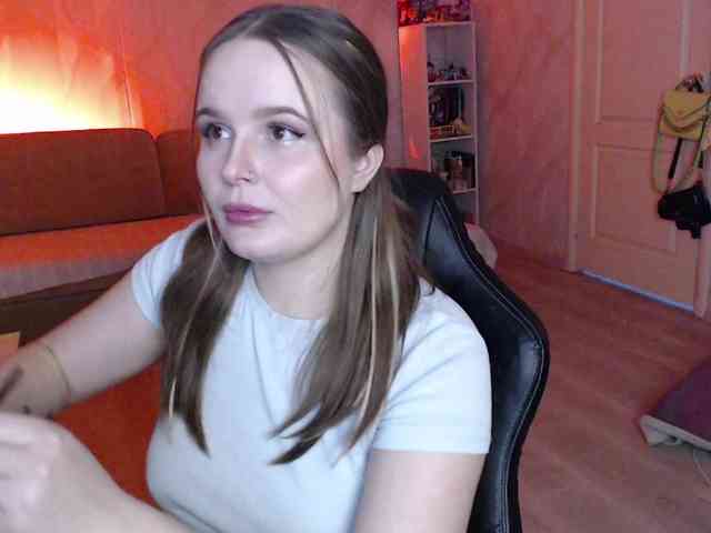 Lizzi-Peach webcam