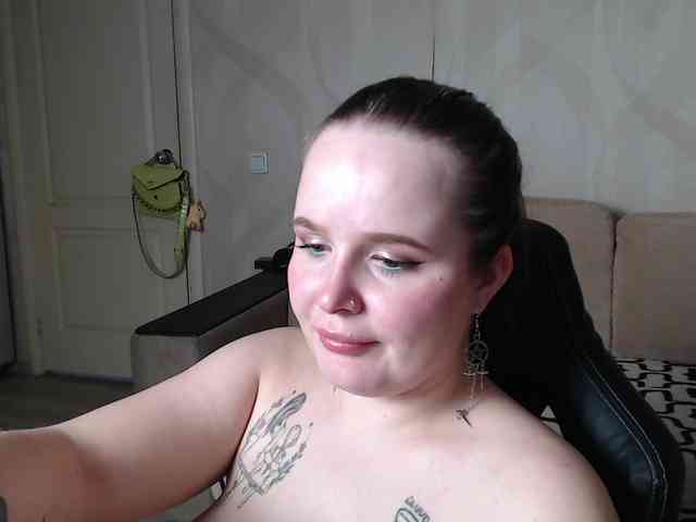 Lizzi-Peach webcam