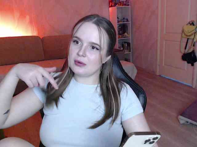 Lizzi-Peach webcam