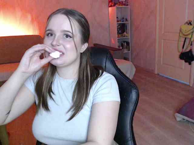 Lizzi-Peach webcam