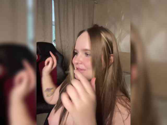 Lizzi-Peach webcam