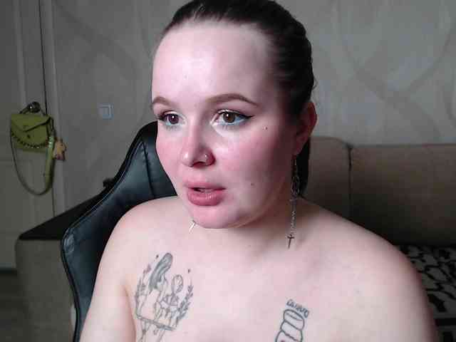 Lizzi-Peach webcam