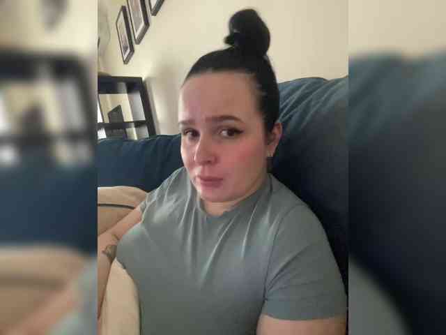 Lizzi-Peach Live Webcam on BongaCams