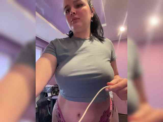 Lizzi-Peach Live Webcam on BongaCams