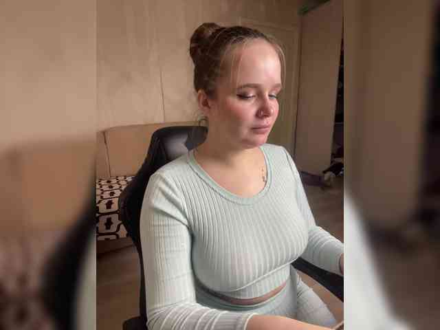 Lizzi-Peach webcam