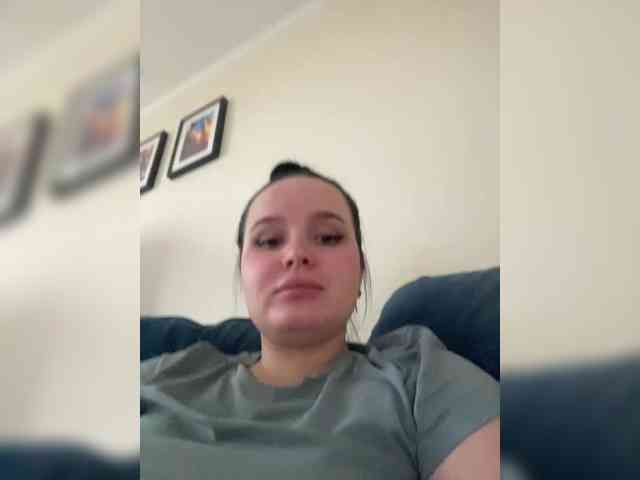 Lizzi-Peach Live Webcam on BongaCams