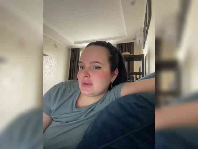 Lizzi-Peach Live Webcam on BongaCams