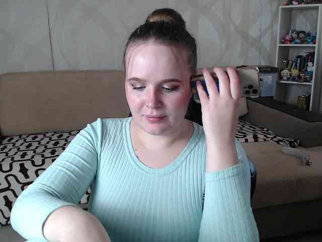 Lizzi-Peach webcam