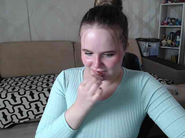 Lizzi-Peach webcam