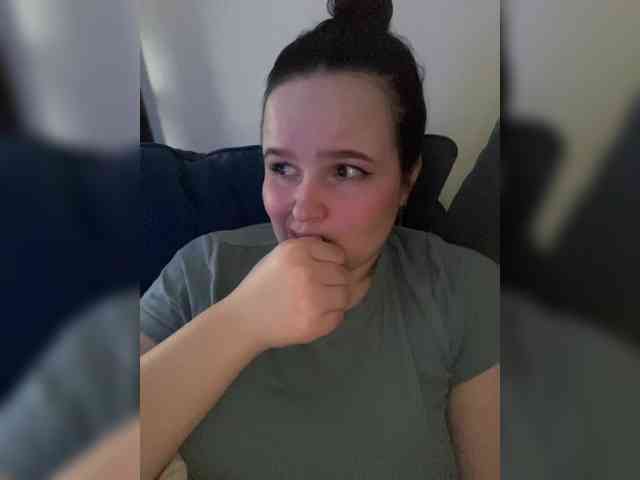 Lizzi-Peach Live Webcam on BongaCams