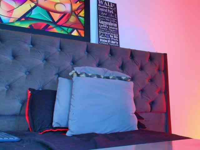 elinne-hendrix webcam