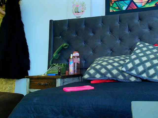 elinne-hendrix webcam