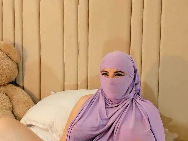 le modèle Najwa est en webcam porno dans un show sur le site bongacams, il possède les tags suivants: Arab,Brunette,Trimmed