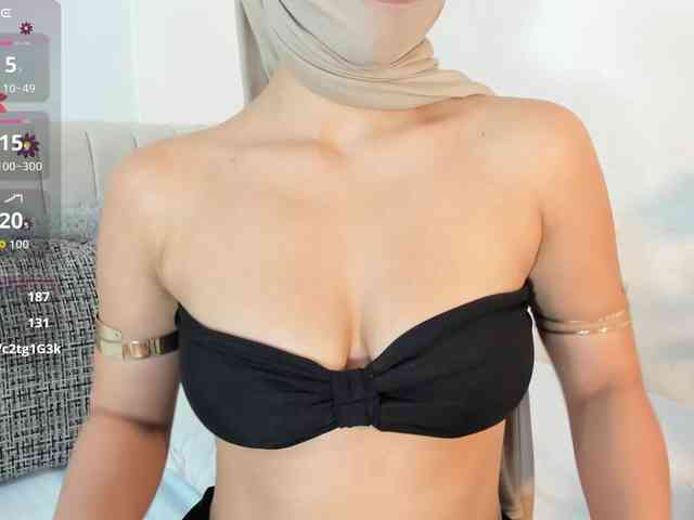 shaiira Live Webcam on BongaCams