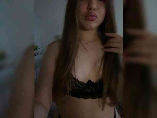 SarraMelluBabe webcam