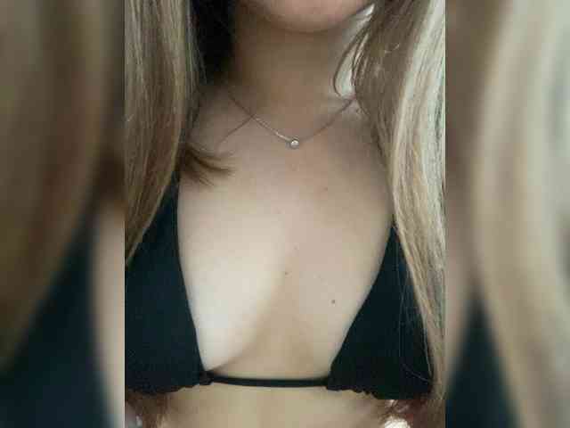 SarraMelluBabe webcam