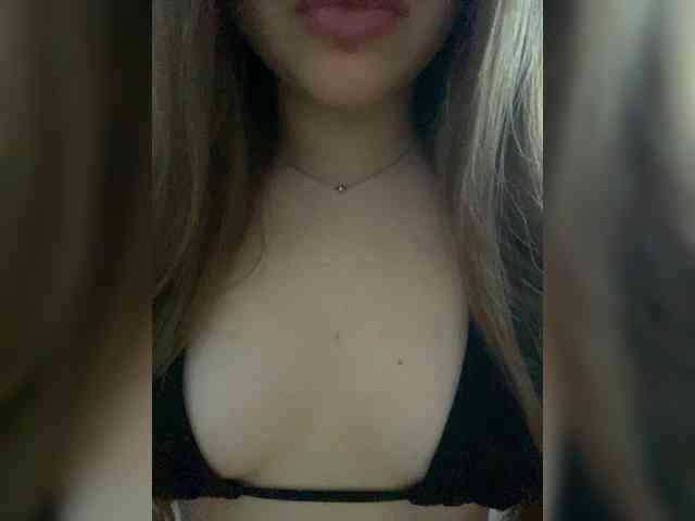 SarraMelluBabe webcam