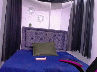 mia-thommson Porn Show