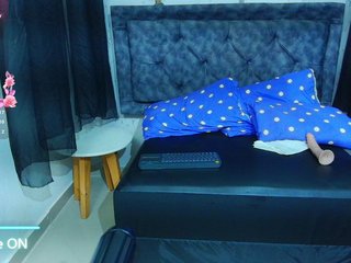 mia-thommson's Live Webcam