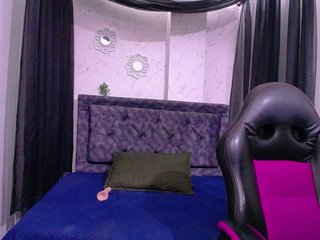 mia-thommson Porn Show