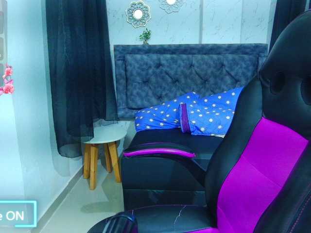 mia-thommson's BongaCams show and profile