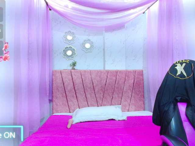 mia-thommson's BongaCams show and profile