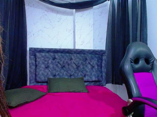 mia-thommson's BongaCams show and profile