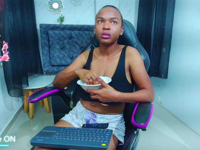 mia-thommson's BongaCams show and profile