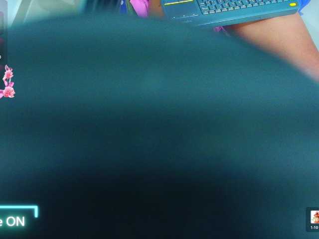 le modèle mia-thommson est en webcam porno dans un show sur le site bongacams, il possède les tags suivants: Ebony,Redhead,Trimmed