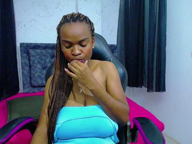 mia-thommson's BongaCams show and profile