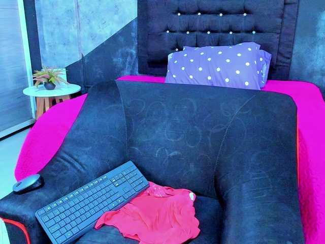 mia-thommson's BongaCams show and profile