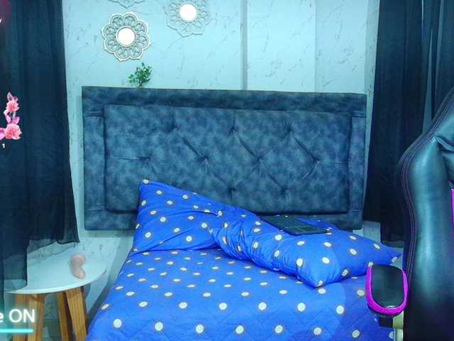 mia-thommson's BongaCams show and profile