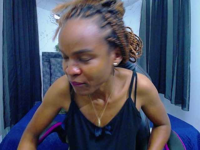 mia-thommson's BongaCams show and profile