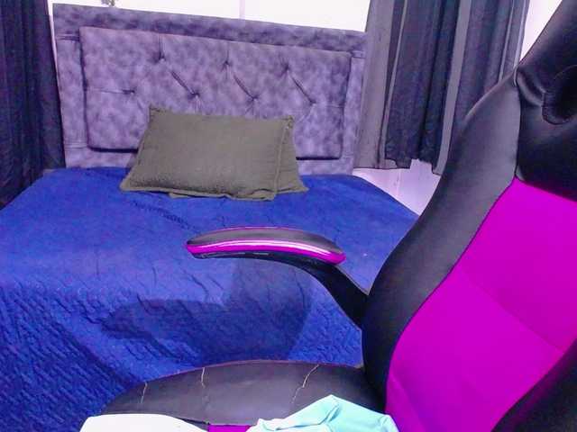 mia-thommson's BongaCams show and profile