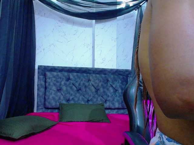 mia-thommson's BongaCams show and profile