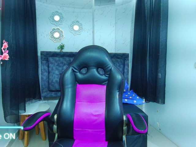 mia-thommson's BongaCams show and profile