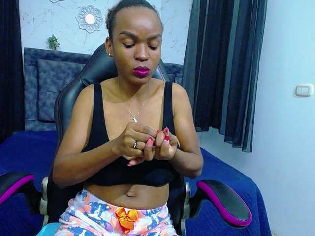 mia-thommson's BongaCams show and profile